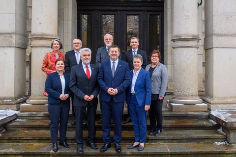 Nach der Neuwahl des Ministerpräsidenten in Sachsen-Anhalt bleibt die Regierungsmannschaft unverändert. Foto: Klaus-Dietmar Gabb