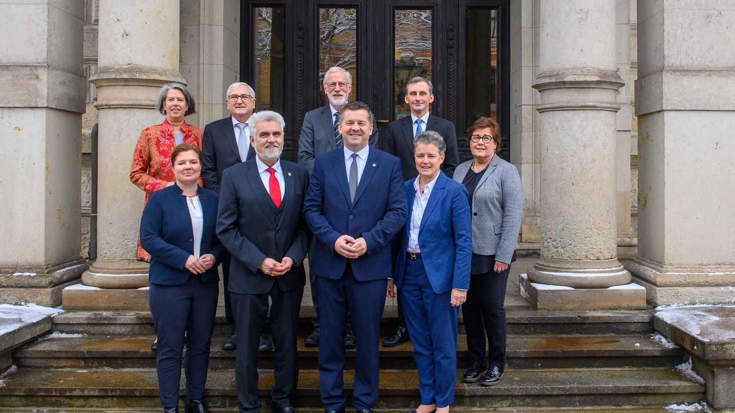 Nach der Neuwahl des Ministerpräsidenten in Sachsen-Anhalt bleibt die Regierungsmannschaft unverändert. Foto: Klaus-Dietmar Gabb