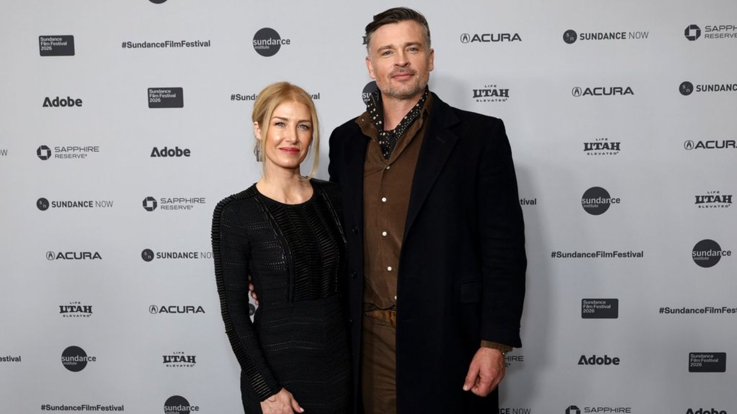 -Smallville-Star-Tom-Welling-Mit-seiner-Frau-zur-ck-auf-dem-roten-Teppich