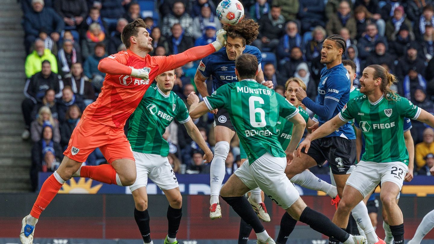 Ersatztorhüter Morten Behrens verlängerte bei Preußen Münster. Foto: Friso Gentsch/dpa