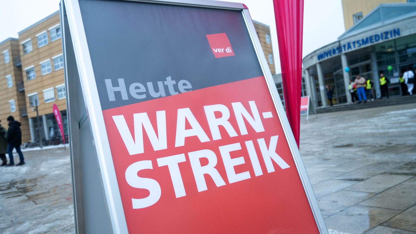In Jena protestierten nach Gewerkschaftsangaben rund 400 Teilnehmer unter anderem für Tarifverträge für studentische Hilfskräfte