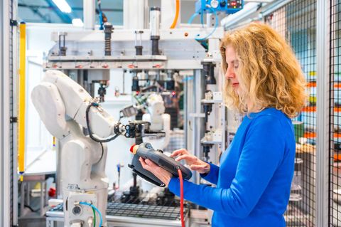 In vielen technischen MINT-Berufen sind Frauen weiter klar in der Unterzahl