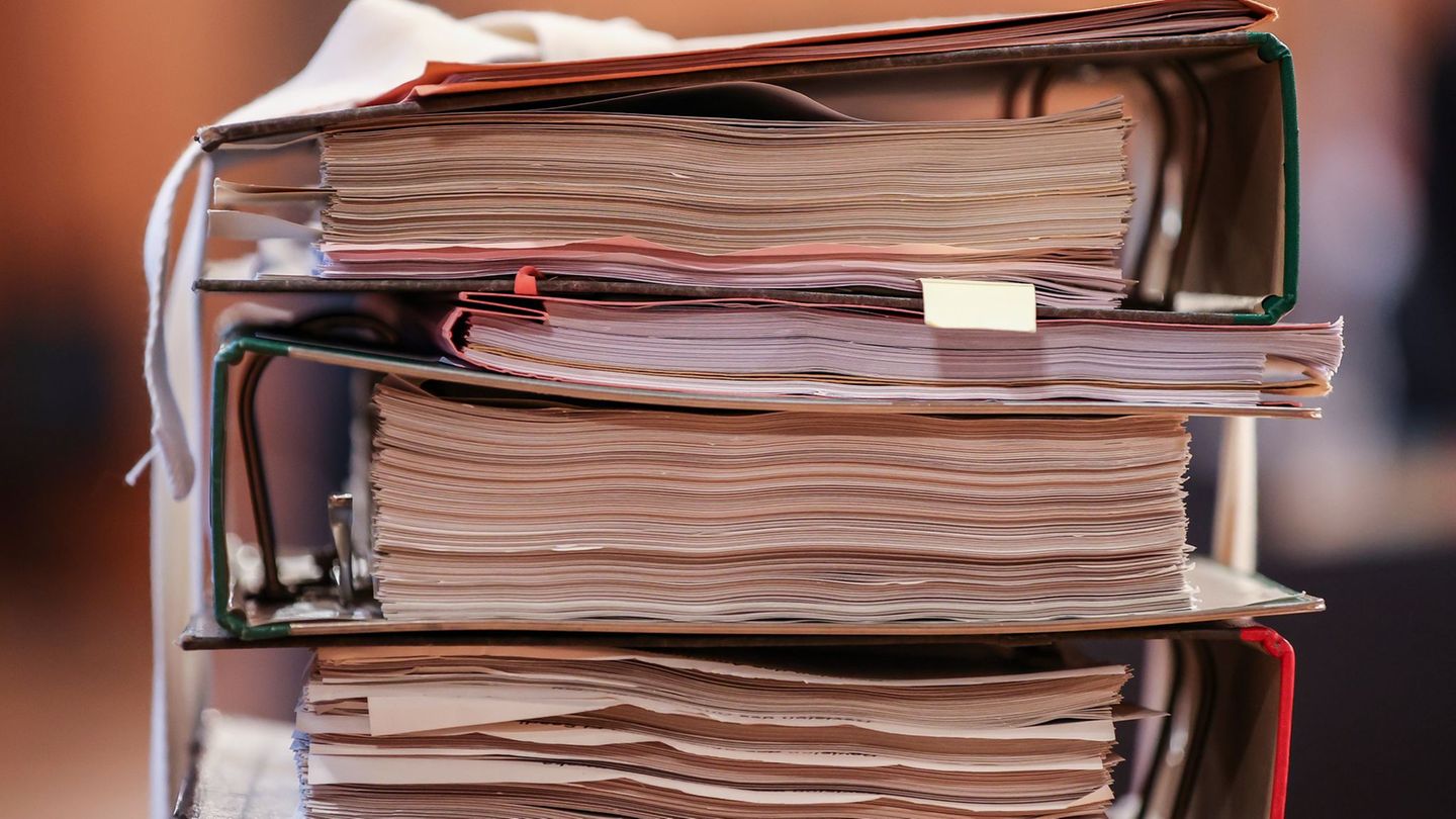 Mit dem neuen Gesetz sollen kommunale Beamte einfacher in den Landesdienst wechseln können. (Symbolbild) Foto: Jan Woitas/dpa-Ze