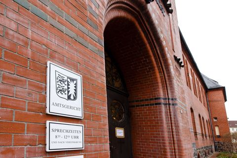 Vor dem Amtsgericht Neumünster findet der neue Prozess gegen den bereits einmal verurteilten Tierarzt statt. (Archivbild) Foto: