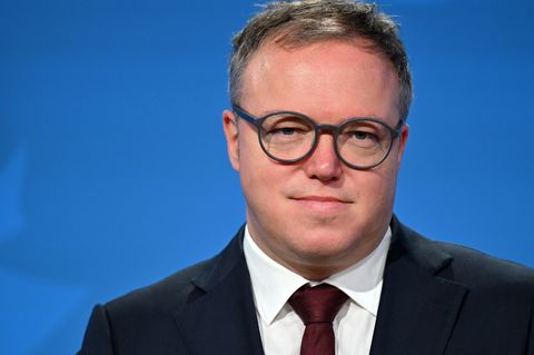 Thüringens Ministerpräsident Mario Voigt (CDU) soll seinen Doktortitel verlieren. Er will dagegen rechtlich vorgehen. (Archivbil