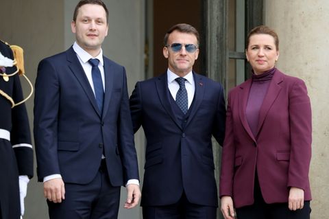Grönlands Regierungschef Jens Frederik Nielsen, Frankreichs Präsident Emmanuel Macron und die dänische Regierungschefin Mette Fr