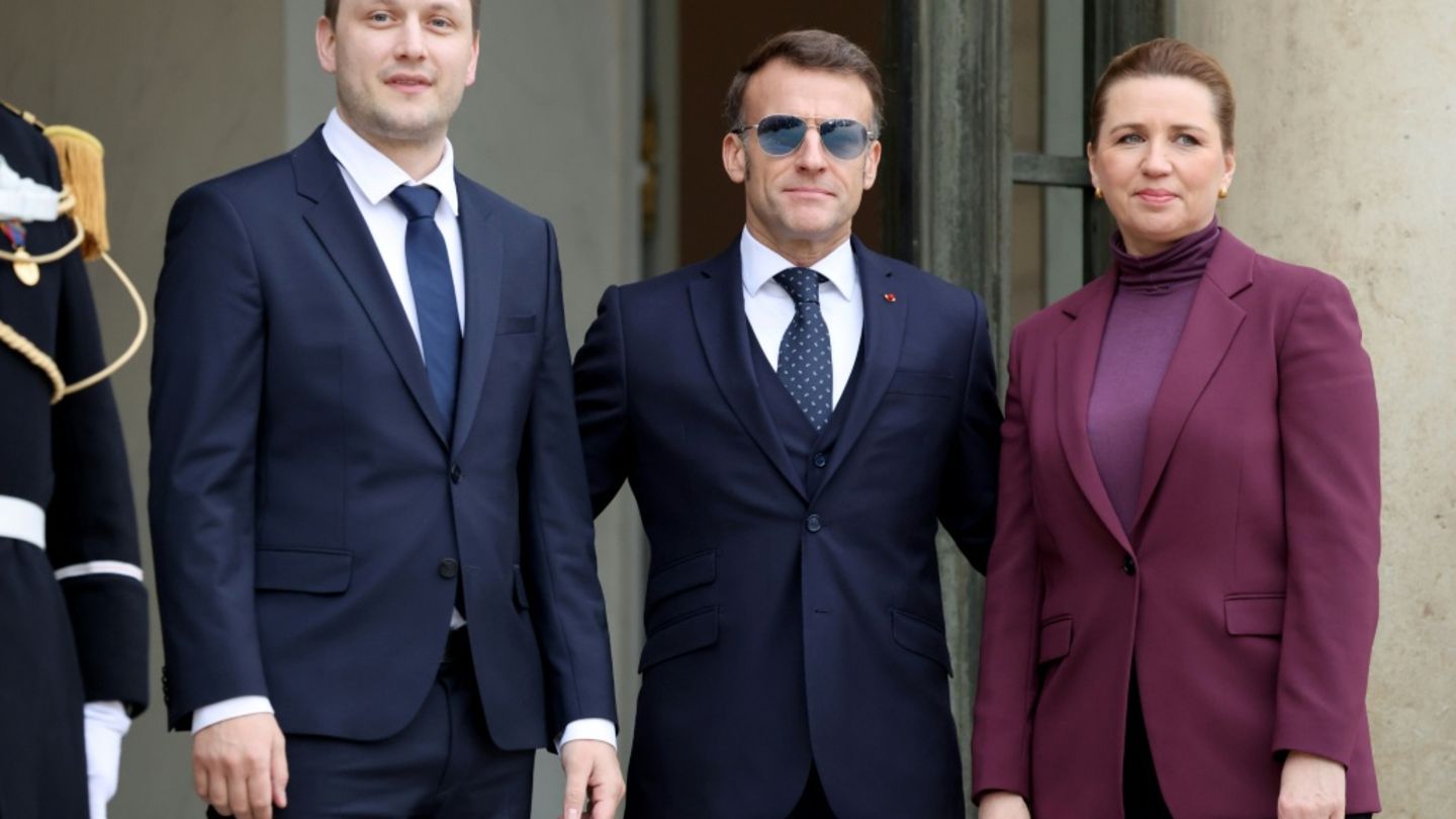 Grönlands Regierungschef Jens Frederik Nielsen, Frankreichs Präsident Emmanuel Macron und die dänische Regierungschefin Mette Fr