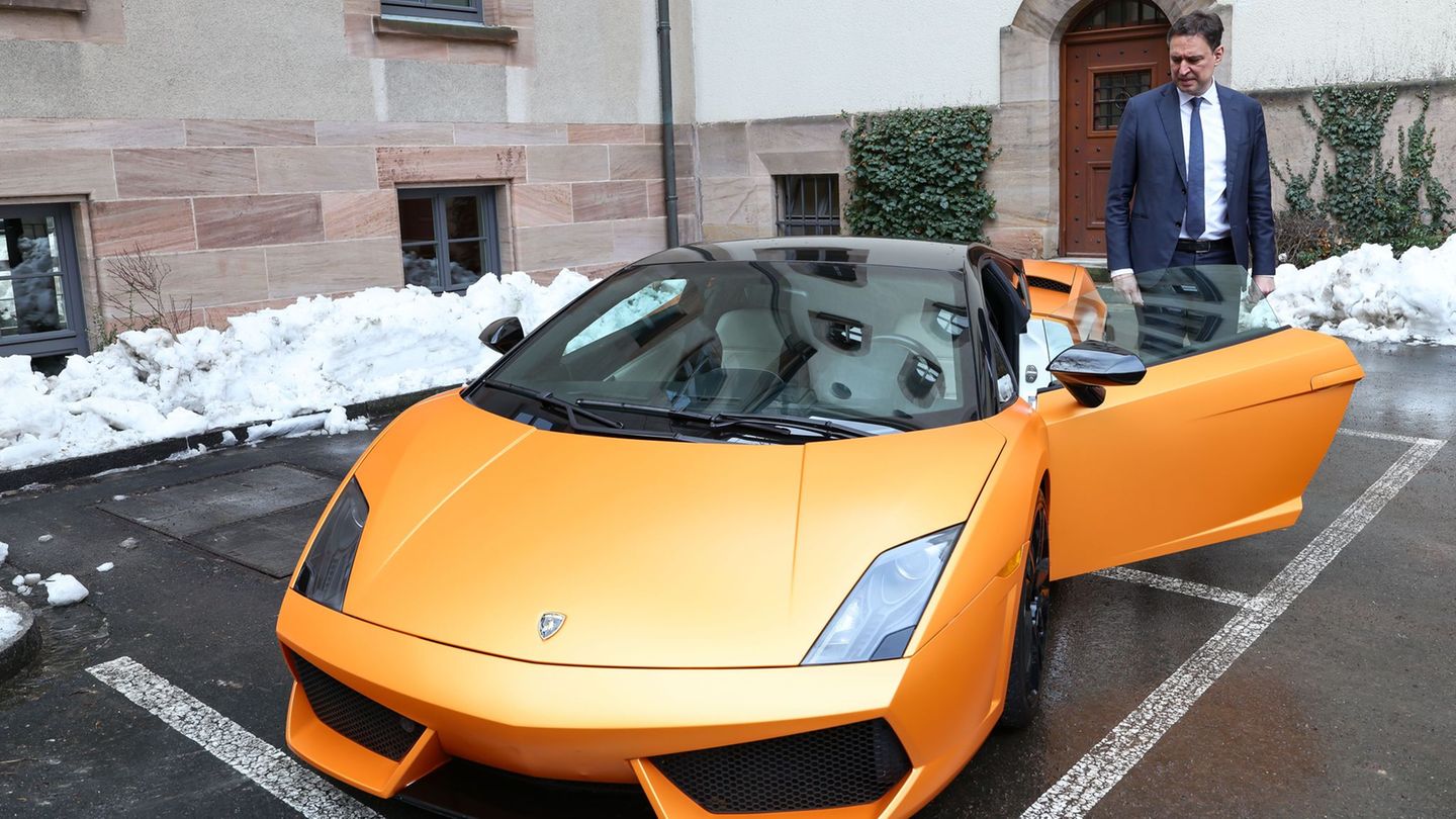 Diesen Lamborghini haben die Ermittler bei einem Beschuldigten gepfändet, der in Unterfranken im großen Stil nicht erbrachte Cor