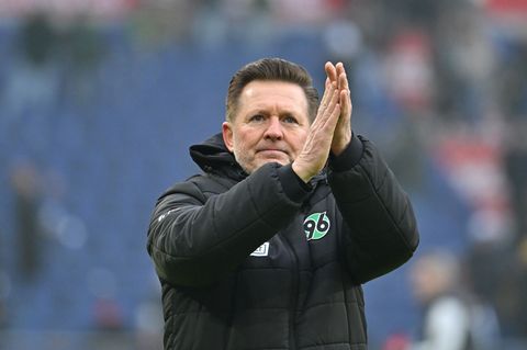 Vor der Rückkehr nach Magdeburg: 96-Trainer Christian Titz. Foto: Swen Pförtner/dpa