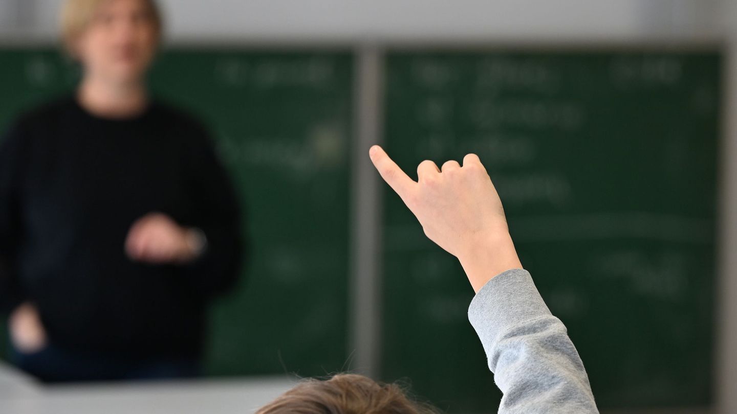 Auch die Leistungen im Vertretungsunterricht der Digitalen Landesschulen dürfen künftig bewertet werden. (Symbolbild) Foto: Mich