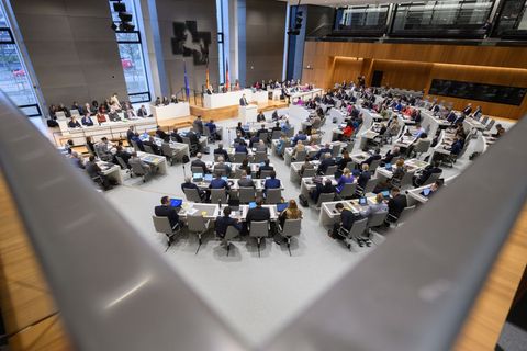 Fünf Landtagsabgeordnete kontrollieren künftig den Verfassungsschutz. (Archivbild) Foto: Julian Stratenschulte/dpa