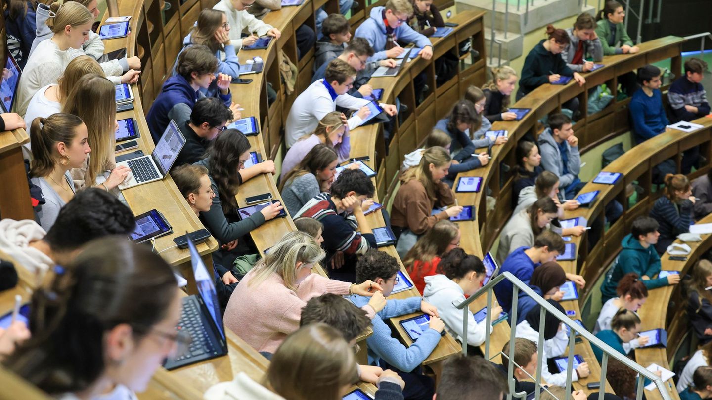 Die Landarztquote in Mecklenburg-Vorpommern wird ausgeweitet. (Symbolbild) Foto: Jan Woitas/dpa