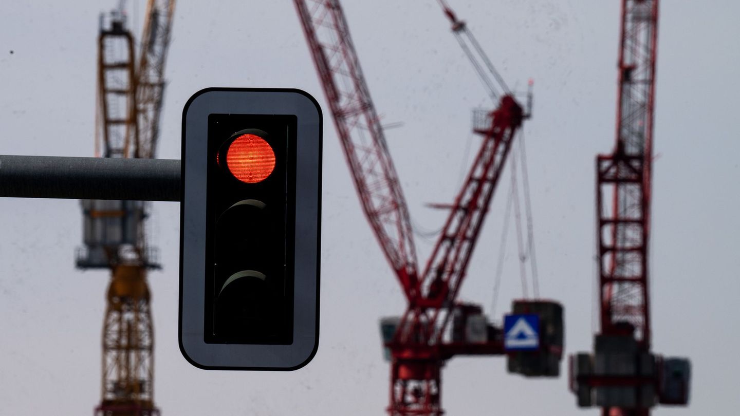 Es sieht wieder etwas schlechter aus. Die Bundesregierung senkt die Wachstumsprognose für dieses Jahr. (Symbolbild) Foto: Soeren