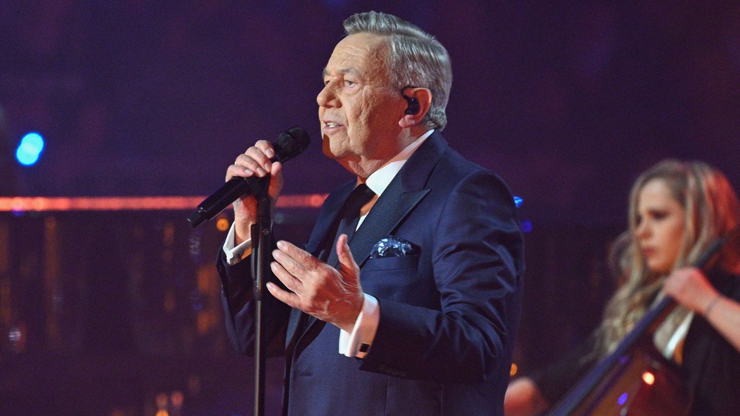 Eine Bänderverletzung zwingt Schlagerstar Roland Kaiser laut Management zu einer Zwangspause. (Archivbild) Foto: Jens Kalaene/dp