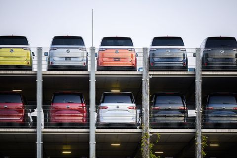 Insbesondere die VW-Gruppe hat ihren Marktanteil in Europa gesteigert. (Archivbild) Foto: Julian Stratenschulte/dpa