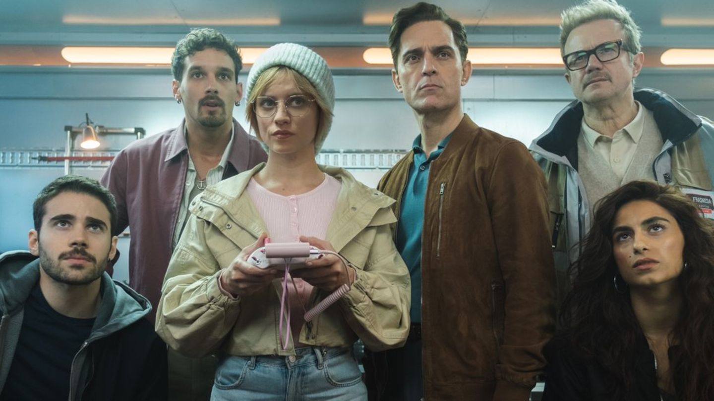 Meisterdieb Berlin schart seine Crew für den nächsten Diebeszug um sich.