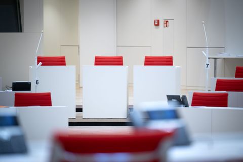 Der Landtag prüft, ob drei ehemalige BSW-Abgeordnete eine Gruppe bilden können. Foto: Soeren Stache/dpa