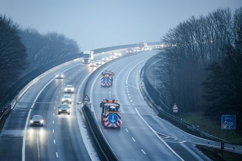 Die in Richtung Essen gesperrte Ruhrtalbrücke - hier soll der Verkehr bald mit Tempolimit wieder fließen. Foto: Christoph Reichw