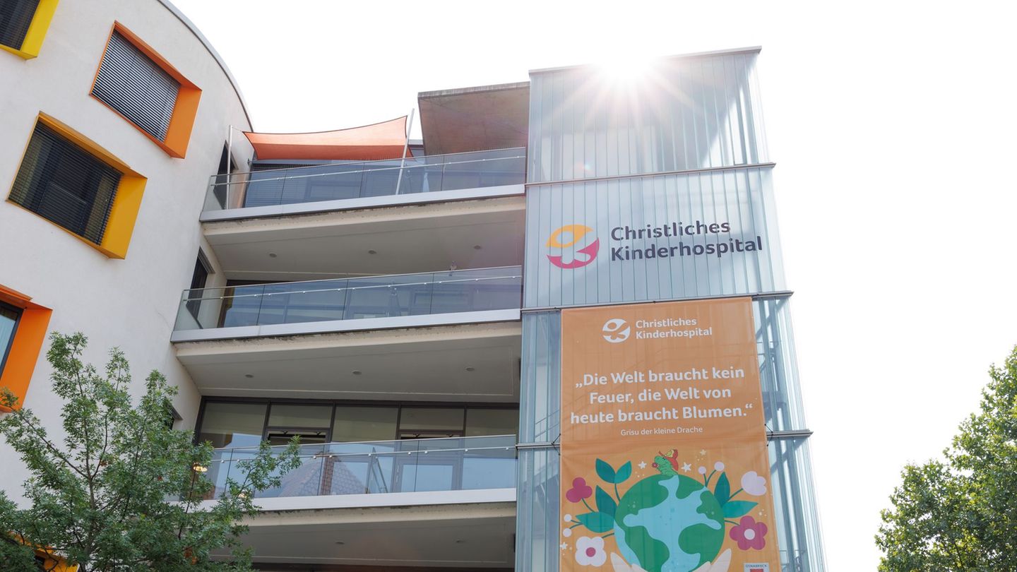 In Osnabrück wurde ein fünf Jahre alter Junge stundenlang vermisst. Er wurde zuletzt in einem Krankenhaus gesehen, nun wurde er