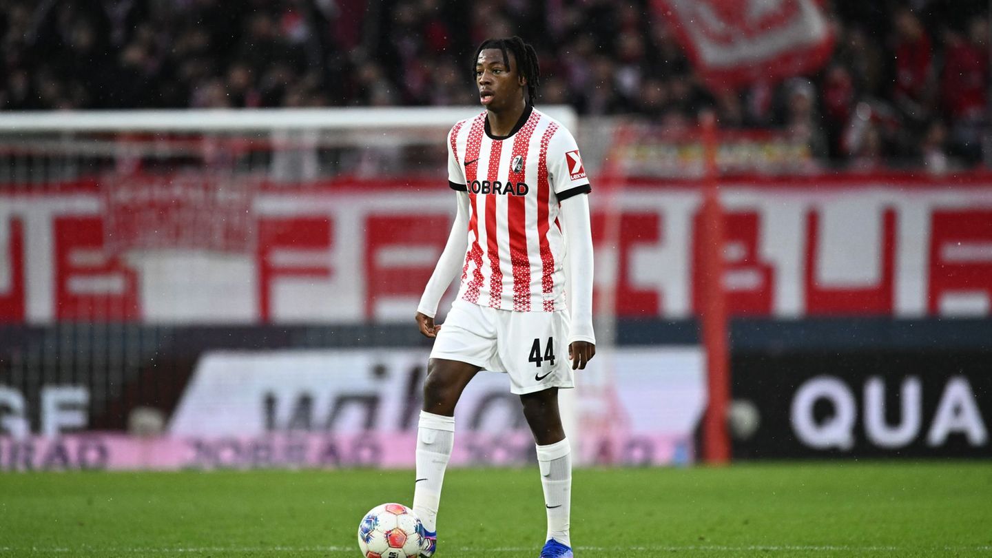 Beim SC fest eingeplant: Johan Manzambi Foto: Silas Stein/dpa