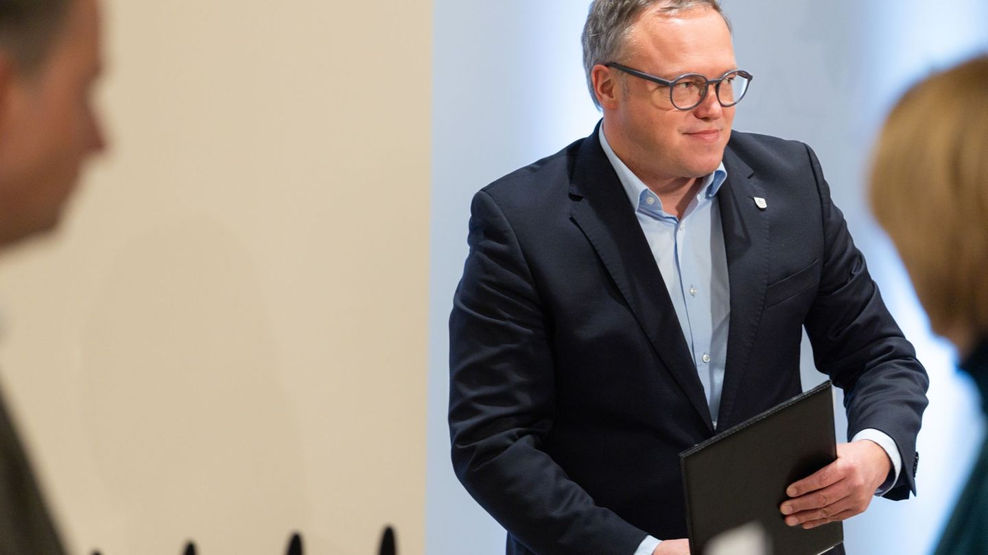 Die TU Chemnitz will Mario Voigt den Doktortitel entziehen. Foto: Michael Reichel/dpa