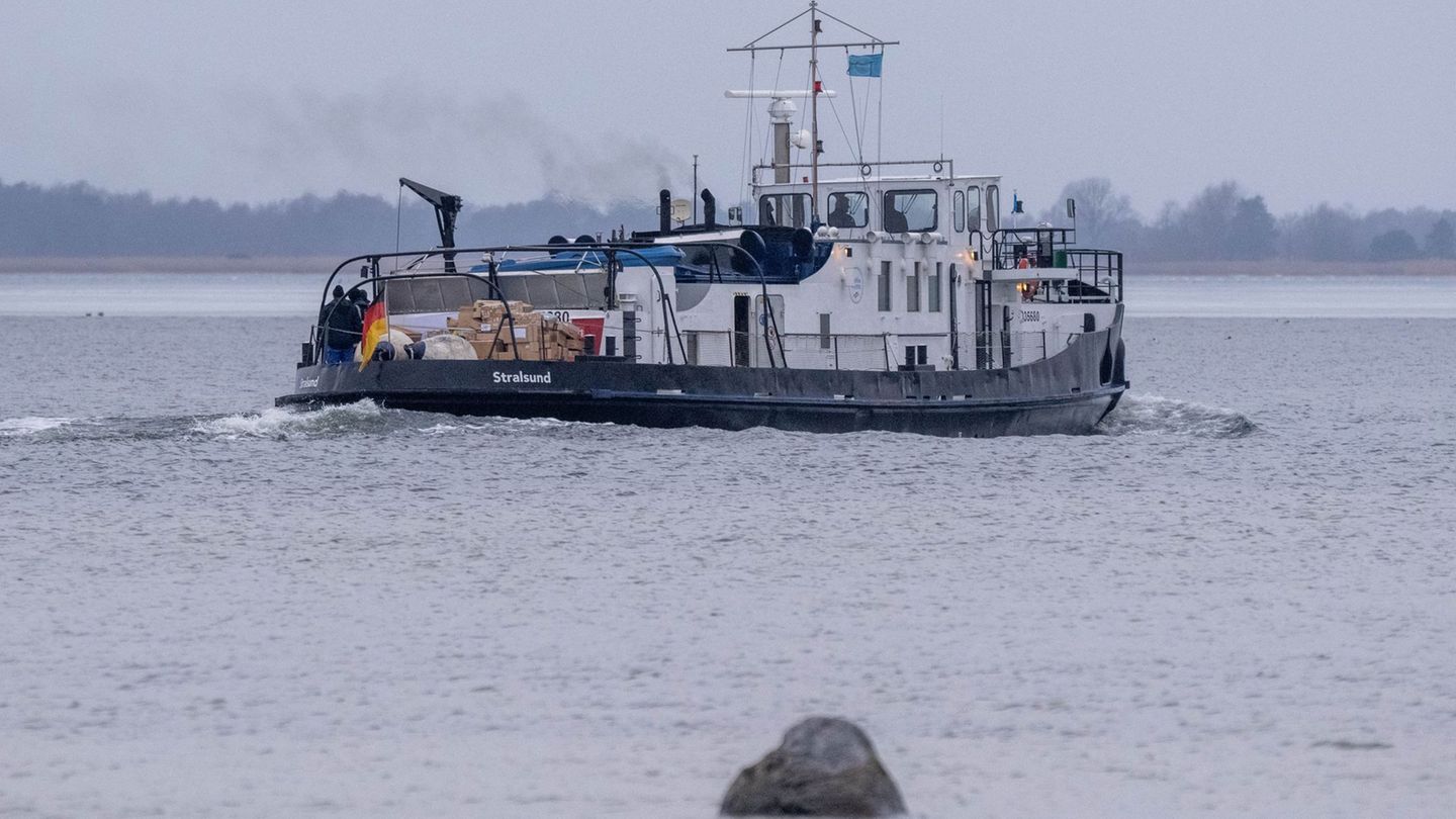 Der Eisbrecher "Swanti" soll weiterhin in Notfällen Menschen von und zur Insel Hiddensee bringen. Foto: Stefan Sauer/dpa