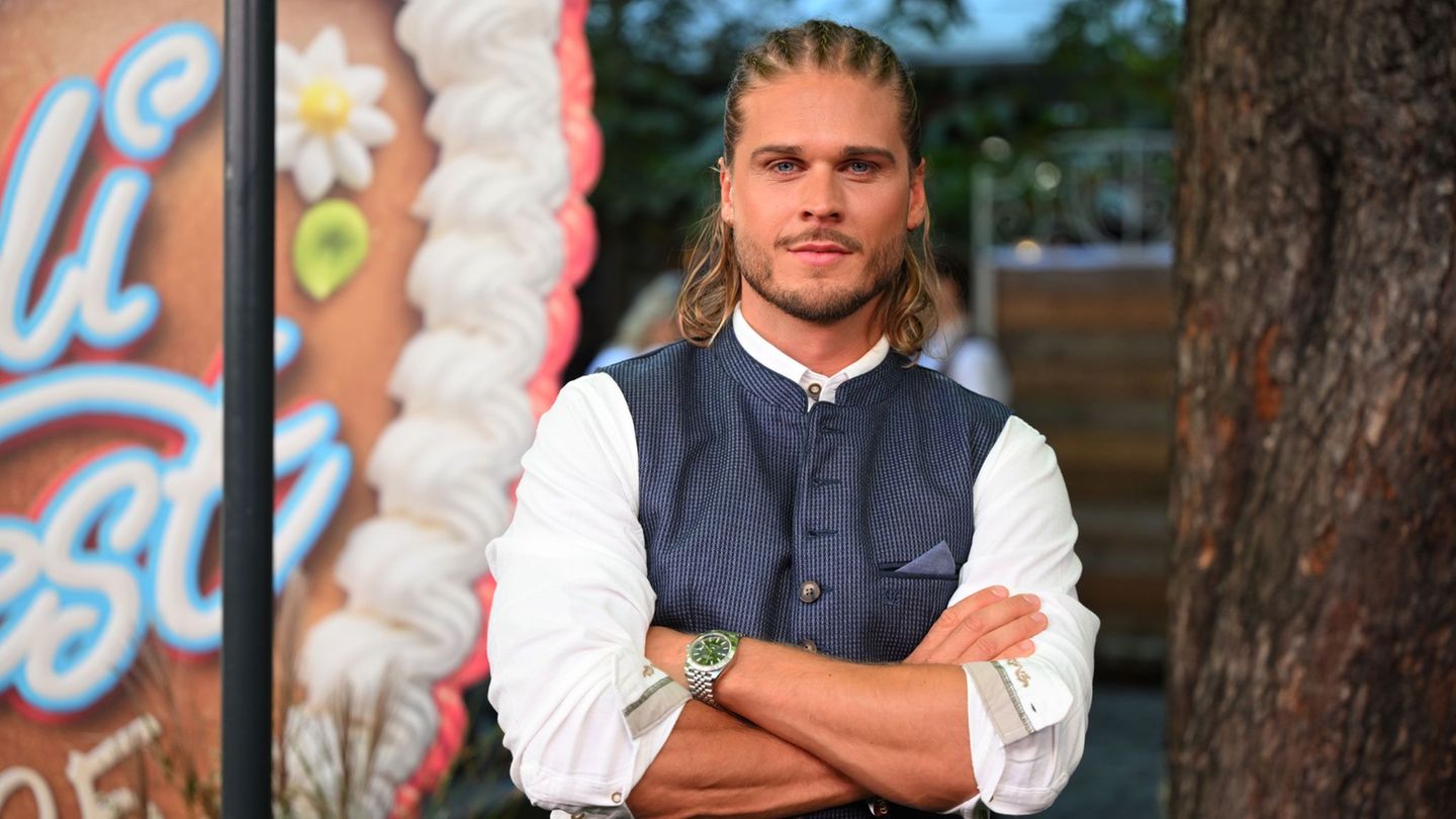 Rúrik Gíslason spielt in einer Hundekomödie bei Netflix den Coach Nodon - Start ist am 1. April. (Archivbild) Foto: Felix Hörhag