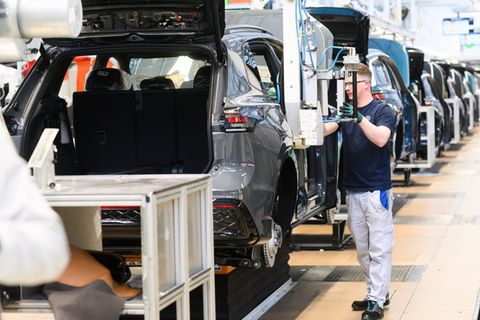 Autoindustrie in der Krise? Hersteller machen weiter Milliardengewinne. (Archivbild) Foto: Julian Stratenschulte/dpa