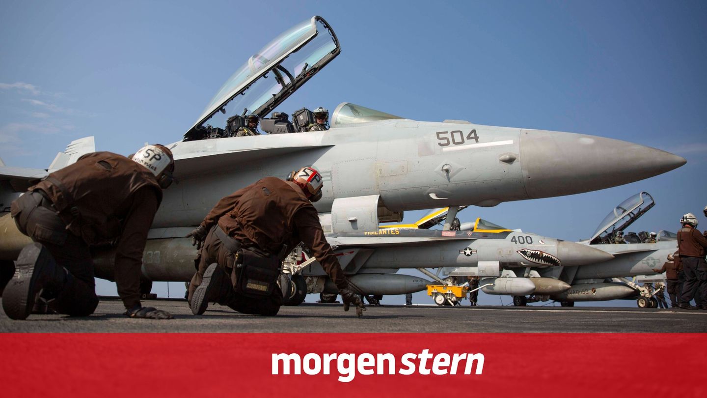 Kampfjets auf dem US-Flugzeugträger Abraham Lincoln: Eine "riesige Armada" sei unterwegs Richtung Iran, sagte US-Präsident Trump