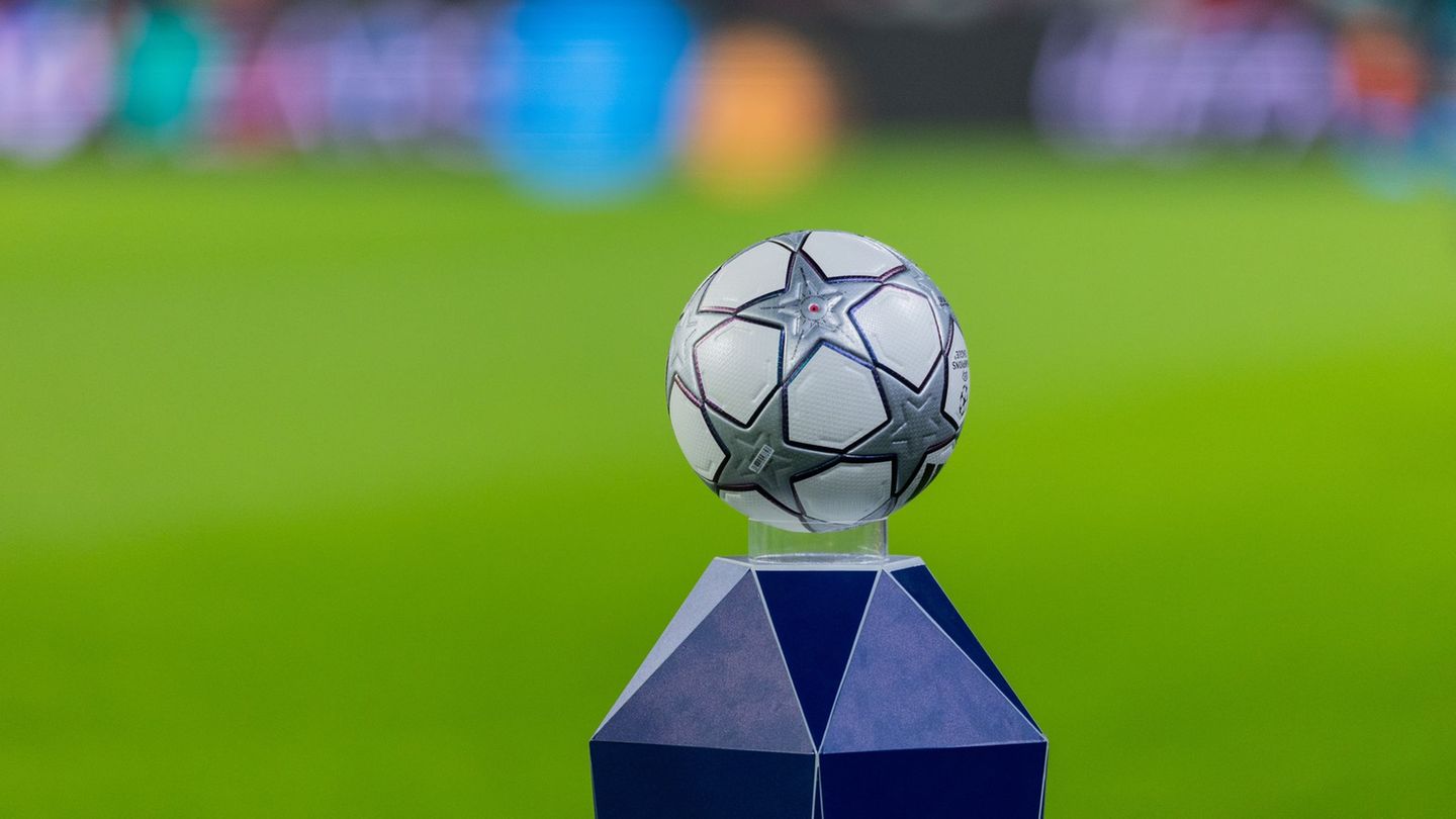 Am Freitag werden die Playoffs der Champions League ausgelost. Foto: Rolf Vennenbernd/dpa