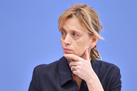 Karin Prien will Demokratieprojekte gründlicher prüfen
