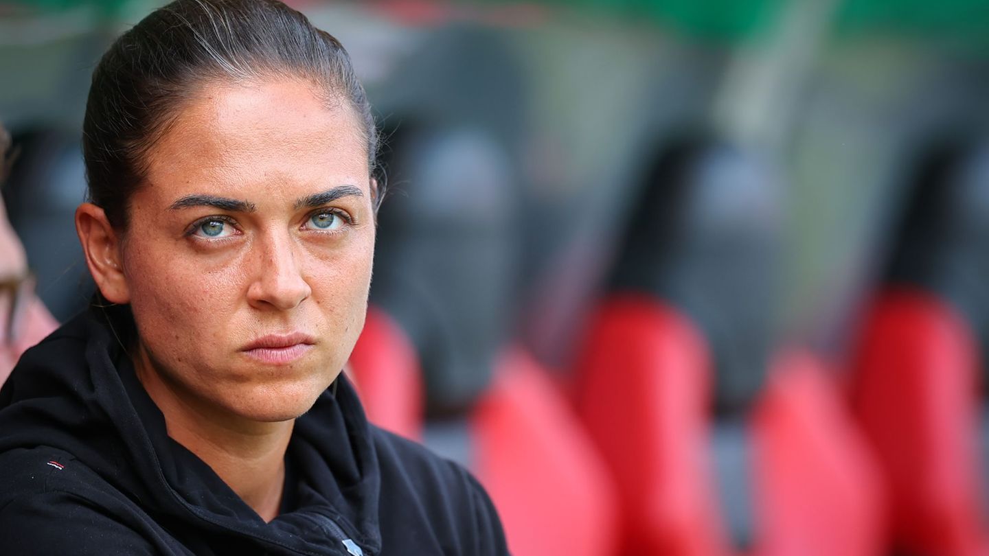 Sabrina Wittmann sorgte als Trainerin des FC Ingolstadt für ein Novum. (Archivbild) Foto: Daniel Karmann/dpa