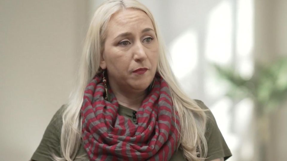 Stella Carlson im CNN Interview