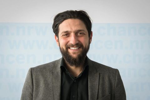 Der Soziologe Aladin El-Mafaalani wird für sein Engagement für Kinder und Generationenzusammenhalt mit dem Kasseler Bürgerpreis