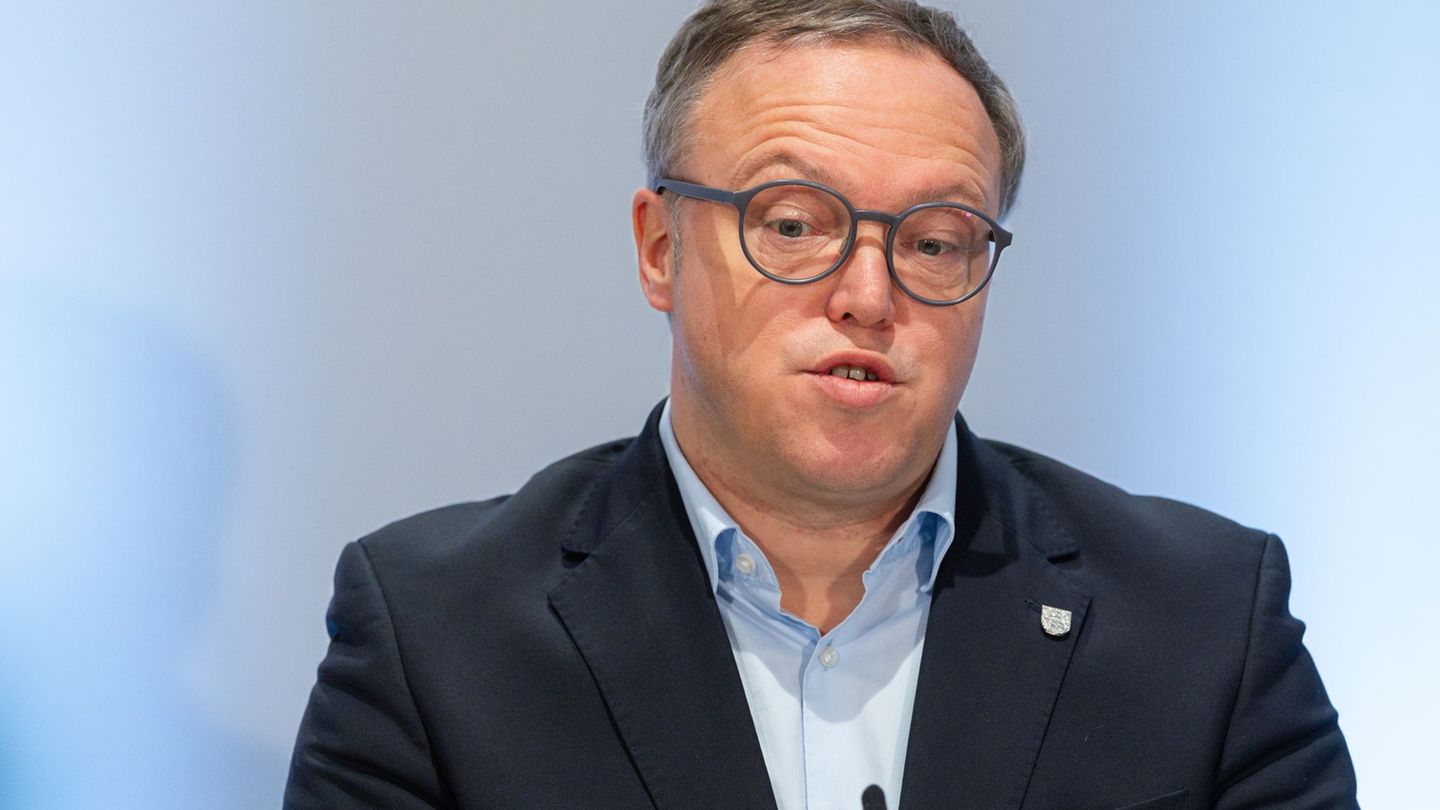 Thüringens Ministerpräsident Marion Voigt (CDU) soll seinen Doktortitel verlieren, wehrt sich aber gegen eine entsprechende Ents