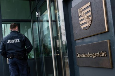 Eingang zum Oberlandesgericht Dresden
