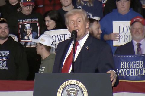 Trump spricht über den Iran.