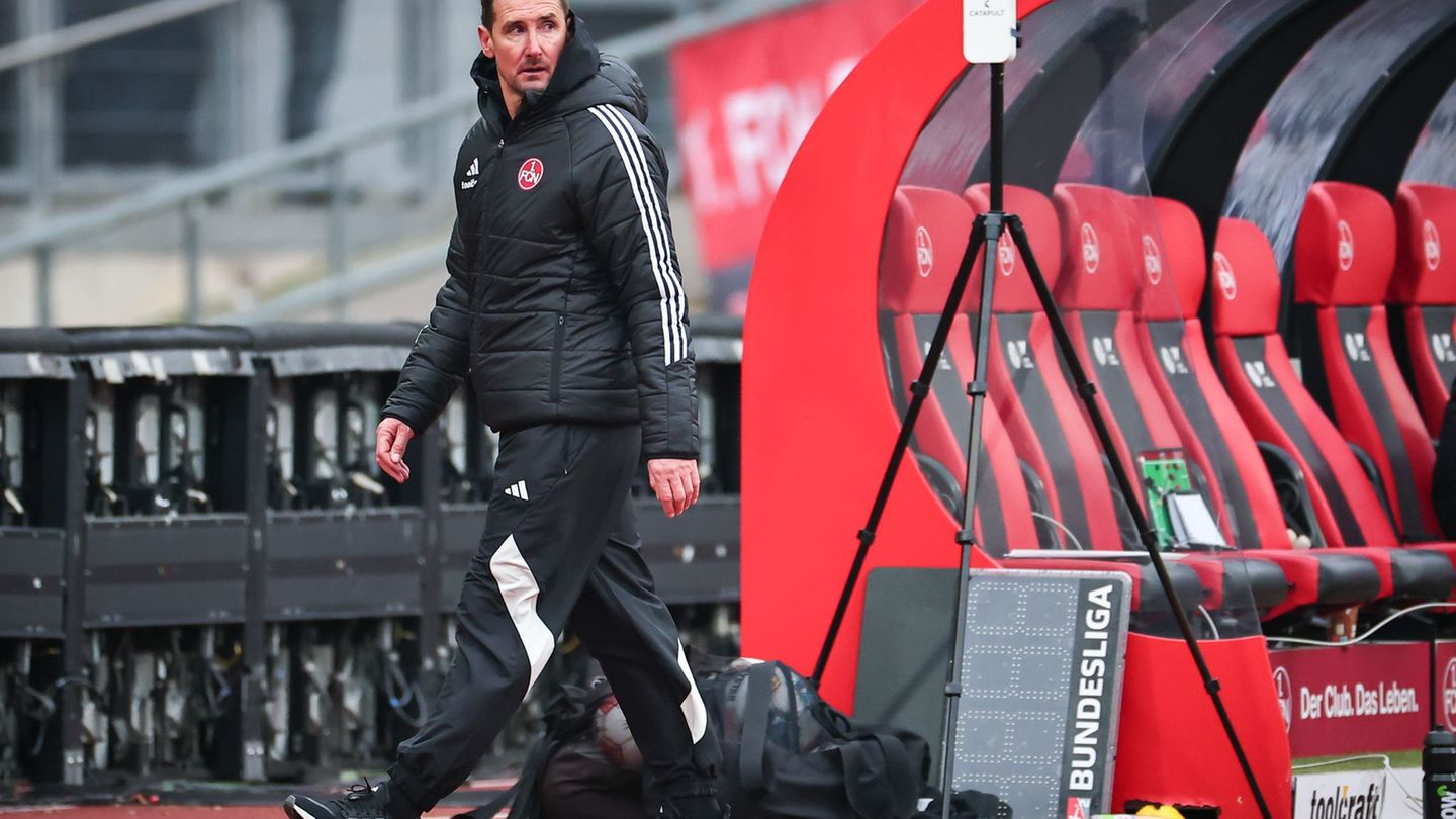 Wann gibt's den neuen Vertrag für Miroslav Klose? Foto: Daniel Karmann/dpa