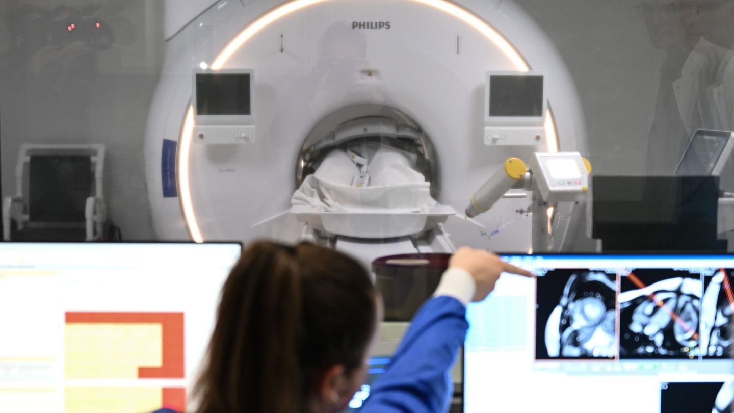 Eine MRT-Untersuchung am neuen Kardiologischen Zentrum des Klinikums Chemnitz. Foto: Hendrik Schmidt/dpa