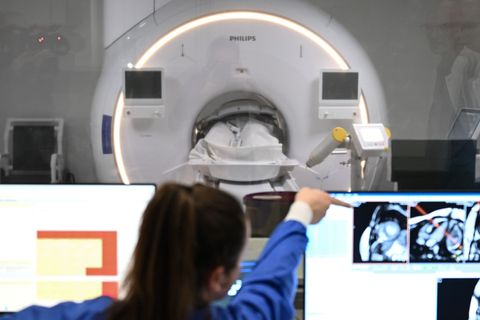 Eine MRT-Untersuchung am neuen Kardiologischen Zentrum des Klinikums Chemnitz. Foto: Hendrik Schmidt/dpa