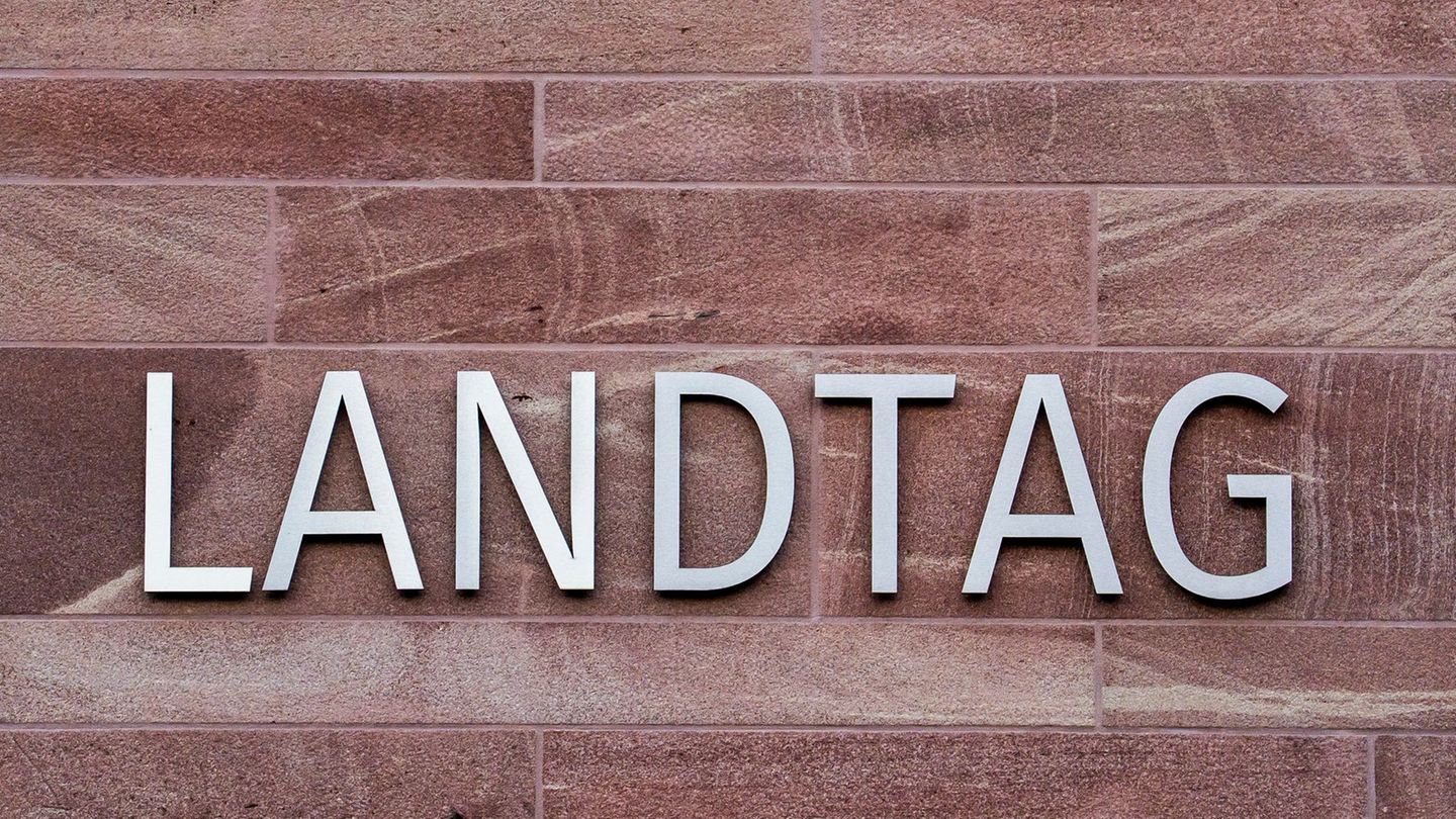 Alle Fraktionen im Landtag stimmten dem Antrag mit dem Titel "Antisemitismus wirksam bekämpfen – Verantwortung übernehmen – Soli