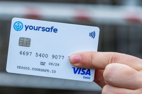 Bei mehreren Initiativen in MV können Asylbewerber Gutscheine in Bargeld umtauschen. Damit unterlaufen sie einen Grund für die E