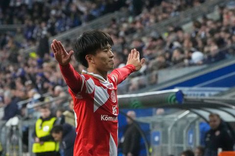 Fällt gegen Leipzig möglicherweise aus: Sota Kawasaki von Mainz 05. (Archivbild) Foto: Czarek Sokolowski/AP/dpa