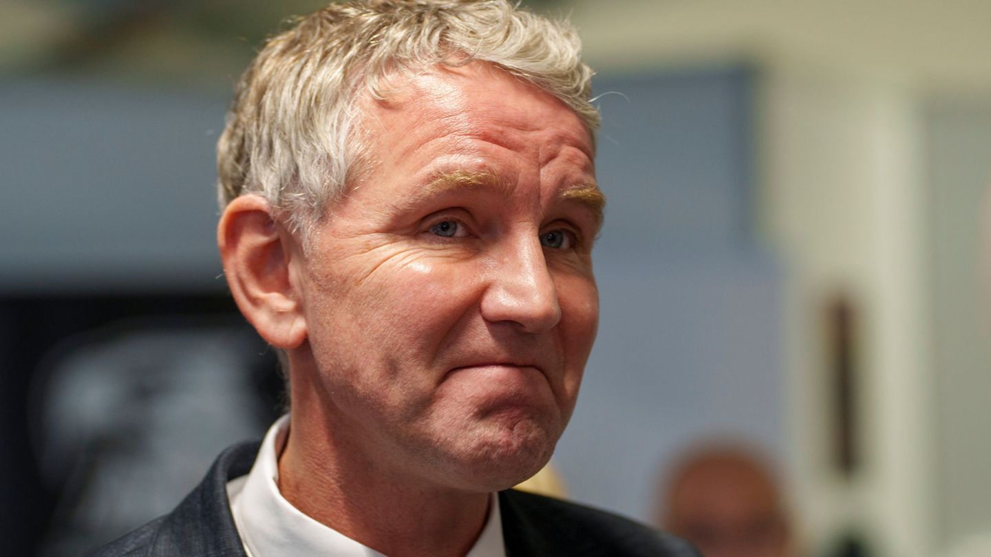 Thüringens AfD-Fraktionschef Björn Höcke kündigt ein konstruktives Misstrauensvotum gegen Ministerpräsident Mario Voigt (CDU) an