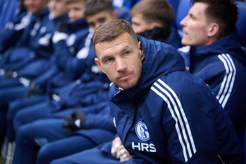 Edin Dzeko bleibt vorerst Joker beim FC Schalke. (Archivbild) Foto: Bernd Thissen/dpa