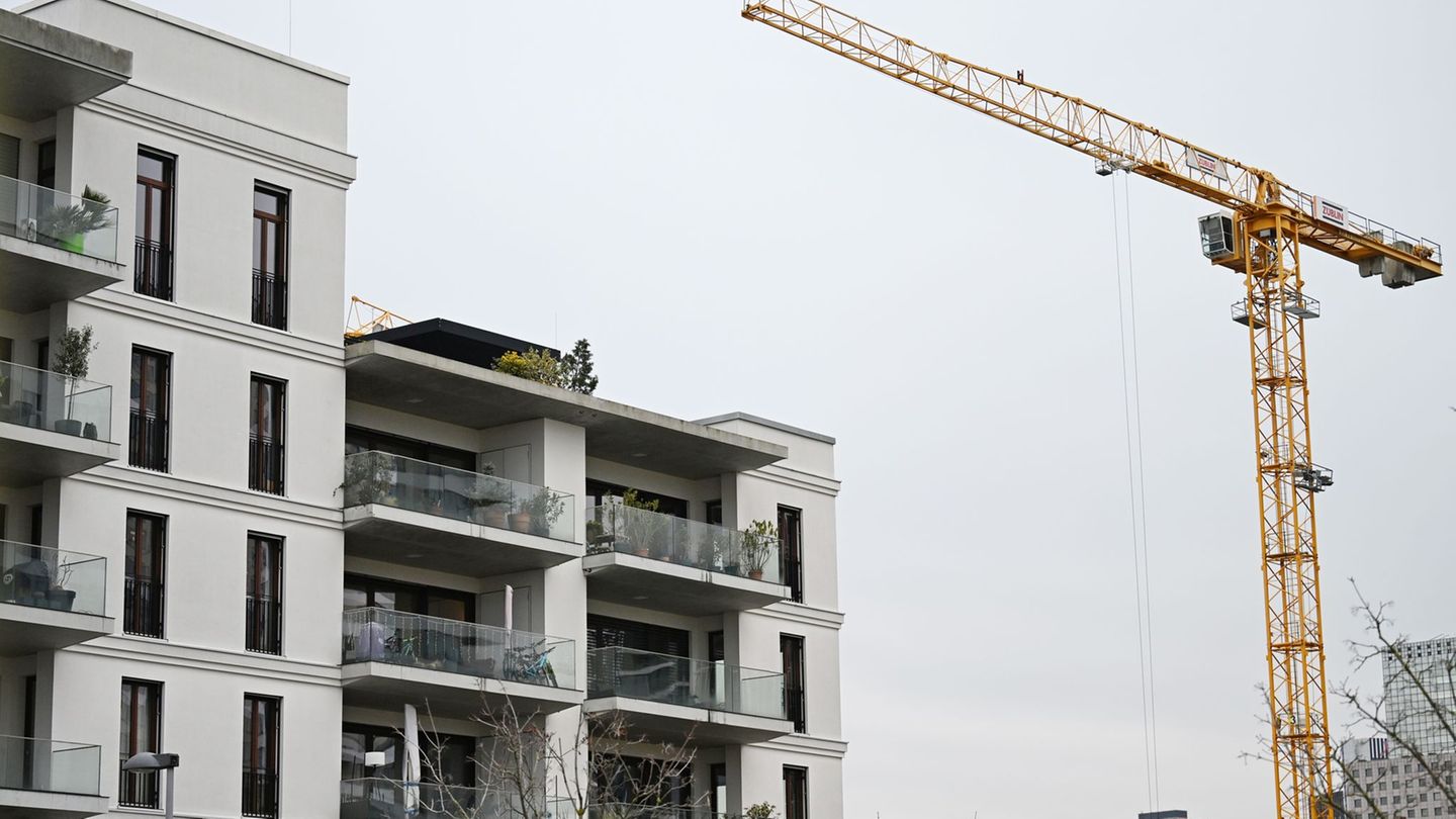Eine Expertenkommission hat ihre Vorschläge für schnelleres und günstigeres Bauen vorgelegt. (Symbolbild) Foto: Michael Brandt/d