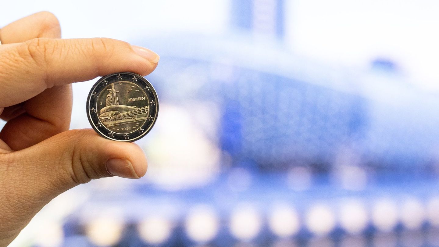Das Klimahaus Bremerhaven ist ab sofort auf Millionen Zwei-Euro-Münzen abgebildet. Foto: Markus Hibbeler/dpa