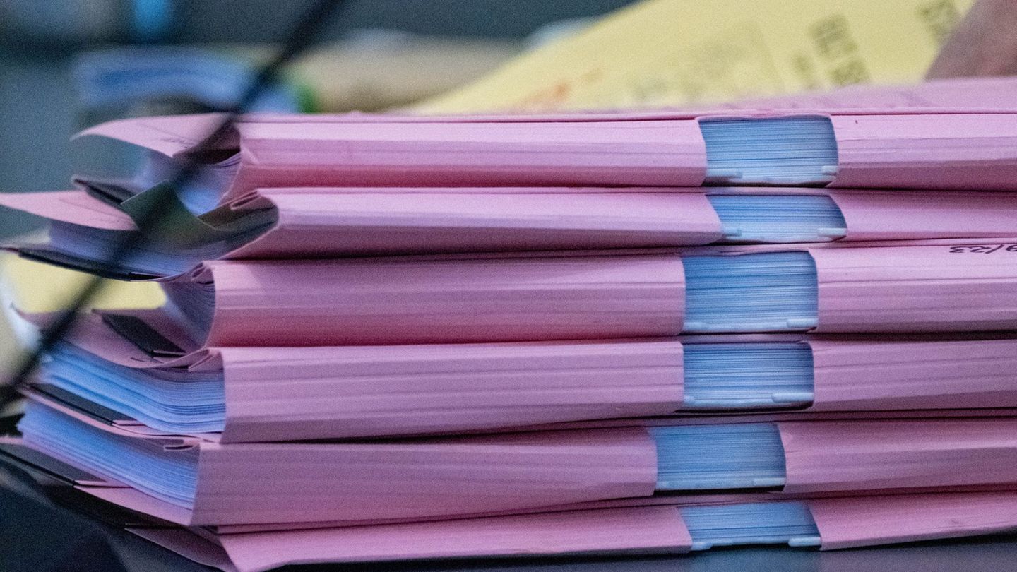 Ein Mann muss in Haft, weil er in Magdeburg Buttersäure verteilt hat. (Symbolbild) Foto: Stefan Sauer/dpa