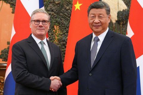 Starmer (l.) und Xi in Peking