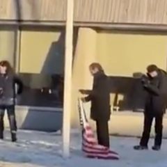 Ein deutscher Comedian will die US-Flagge in Grönland hissen.